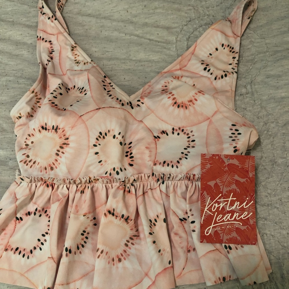 NWT V Neck Peplum Kortni Jeane